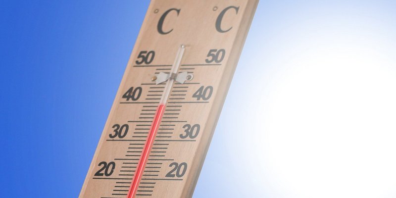 Thermometer zeigt rund 40° Celsius an